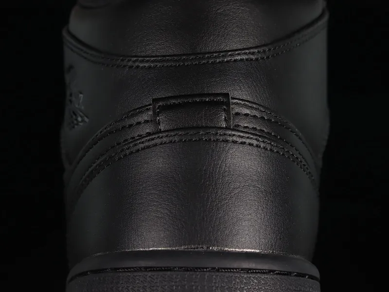 All categories Air Jordan Jordan series basketball shoes Air Jordan 1 Mid Air Jordan 1 Mid AJ1 Joe 1 all black Zhongbang basketball shoes 554724-093